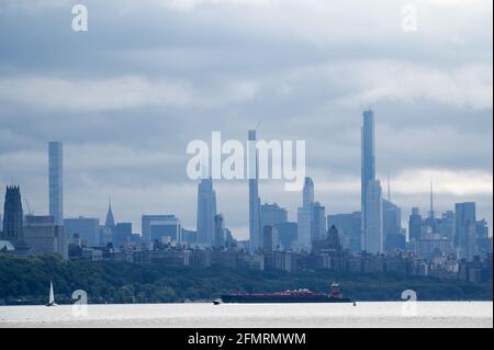 Uptown und Midtown Manhattan an einem bewölkten Tag Stockfoto