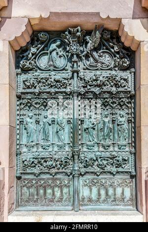 Bronze Tür, 1000 kg Universidad Pontificia de Comillas, Kantabrien, Spanien, zukünftigen internationalen Zentrums der spanischen Sprache Studien Stockfoto