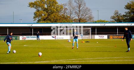 Solihull, Großbritannien. Mai 2021. Weymouth Aufwärmen während des Spiels der Vanarama National League zwischen Solihull Moors & Weymouth im SportNation.bet Stadium in Solihull, England Credit: SPP Sport Press Foto. /Alamy Live News Stockfoto