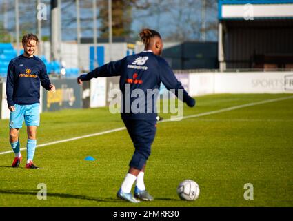 Solihull, Großbritannien. Mai 2021. Weymouth Aufwärmen während des Spiels der Vanarama National League zwischen Solihull Moors & Weymouth im SportNation.bet Stadium in Solihull, England Credit: SPP Sport Press Foto. /Alamy Live News Stockfoto