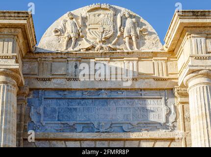 Das Tor nach Córdoba befindet sich auf dem Gelände des früheren römischen und maurischen Tore, die die Stadt, um die römische Brücke vereint. Stockfoto