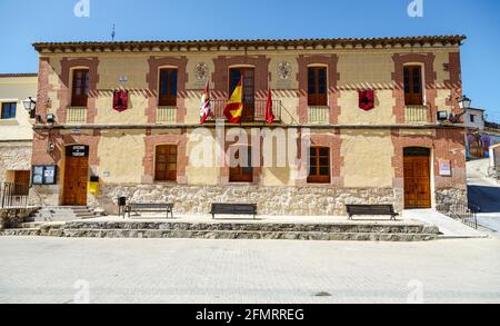 Curiel de Duero, Spanien - 24. März 2016: Das Rathaus von Curiel de Duero ist eine spanische Gemeinde in der Provinz Soria, Spanien. Stockfoto