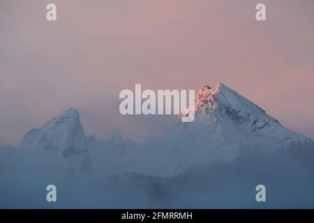 Watzmann-Gebirge bei Sonnenaufgang im Winter, bayerische alpen, Nationalpark Berchtesgaden, Deutschland Stockfoto