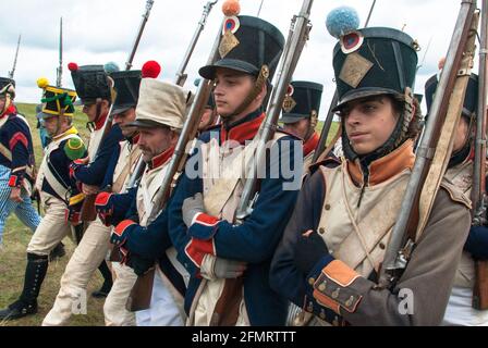 Französische Infanterie bei der Nachstellung der Schlacht von Göhrde, eine Feier des 200. Jahrestags der Begegnung während des Krieges der Befreiung von Neapoleonen über Deutschland. Stockfoto