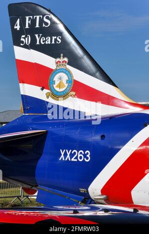 Royal Air Force RAF 2010 Air Display Sonderregelung BAe Hawk T1. Solo Anzeige Jet mit dem britischen Union Jack Flagge Lackierung. 4 FTS 50. Jahrestag Stockfoto