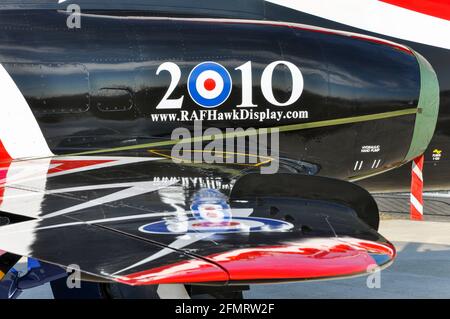 Royal Air Force RAF 2010 Air Display Sonderregelung BAe Hawk T1. Solo Anzeige Jet mit dem britischen Union Jack Flagge Lackierung. 4 FTS 50. Jahrestag Stockfoto