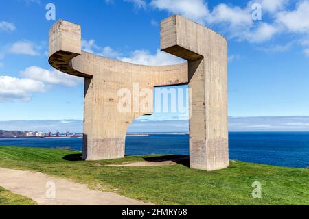 Gijon, Spanien - 31. März 2015: Lobrede über den Horizont in Gijon, Spanien. Die Skulptur wurde von Eduardo Chillida entworfen und ist eines der bekanntesten Monu Stockfoto