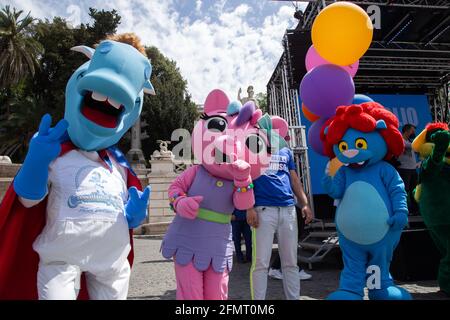 Rom, Italien. Mai 2021. Die Maskottchen der italienischen Themen- und Wasserparks während der Demonstration auf der Piazza del Popolo in Rom, Italien am 10. Mai 2021 (Foto: Matteo Nardone/Pacific Press/Sipa USA) Quelle: SIPA USA/Alamy Live News Stockfoto