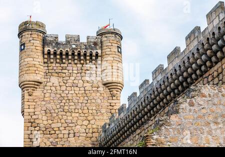 Turm der Burg Oropesa in Toledo, Spanien Stockfoto