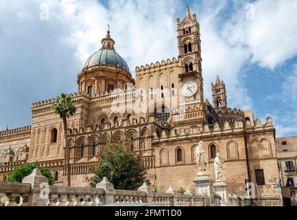 Monreale Kathedrale (Duomo di Monreale) in Monreale, in der Nähe von Palermo, Sizilien, Italien, Europa Stockfoto