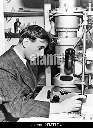 ERNST RUSKA (1906-1988) deutscher Physiker, der das erste Elektron entwarf Mikroskop Stockfoto