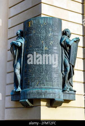 Prag, Tschechische republik - 12. September 2019: Gedenktafel der Tschechoslowakischen Revolution von 1918, Prag. Neben dem Pulverturm Stockfoto