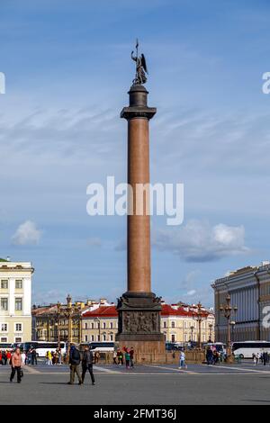 ST. PETERSBURG, RUSSLAND - 18. August 2018: Alexander-Säule auf dem Palastplatz, das Denkmal wurde nach dem russischen Sieg im Krieg mit Napoleo angehoben Stockfoto