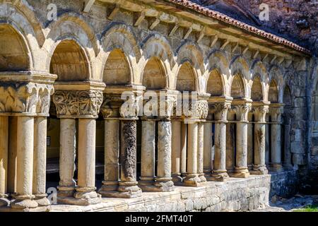 Stiftskirche, Colegiata von Santa Juliana, romanischer Stil im touristischen Dorf Santillana del Mar, Provinz Santander, Kantabrien, Spanien Stockfoto