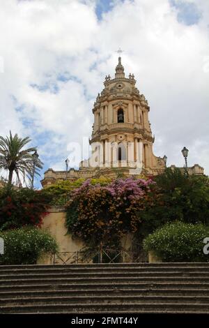 ITALIEN, SIZILIEN, MODICA, CORSO S. GIORGIO - 01. OKTOBER 2012: Kathedrale von San Giorgio in Modica, Sizilien Stockfoto