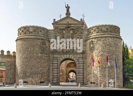 Puerta Nueva de Bisagra, neues Torscharnier, ist ein monumentales Tor, das sich in den Mauern von Toledo, Spanien, befindet Stockfoto