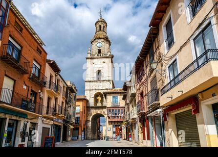 Toro, Spanien - 22. März 2016: Uhrenturm vor dem Markt, touristisches Kulturzentrum der Stadt Toro Provinz Zamora. Spanien Stockfoto