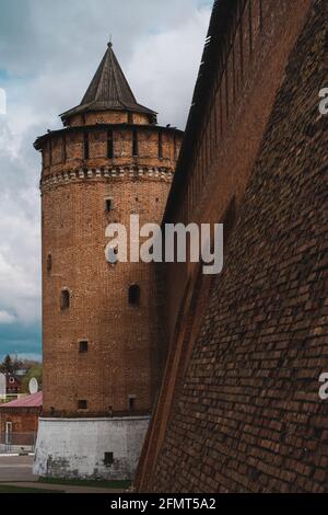 Kreml in Kolomna. Überreste einer Festung aus dem 16. Jahrhundert in der Stadt Kolomna im Osten der Region Moskau. Hochwertige Fotos Stockfoto