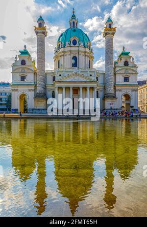 Wien, Österreich - 16. September 2019: Die Kirche St. Karl Borromäus. Auf dem Karlsplatz Stockfoto