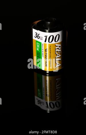 Eine Kassette mit 35-mm-Fuji REALA-Film Stockfoto