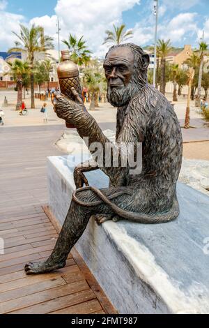 Badalona , Spanien - 15. Juli 2012: Skulptur von Anis del Mono, am Eingang der Pont del Petroli, weiht am Samstag, 7. Juli 2012 die meisten f Stockfoto