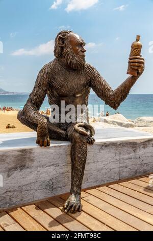 Badalona , Spanien - 15. Juli 2012: Skulptur von Anis del Mono, am Eingang der Pont del Petroli, weiht am Samstag, 7. Juli 2012 die meisten f Stockfoto