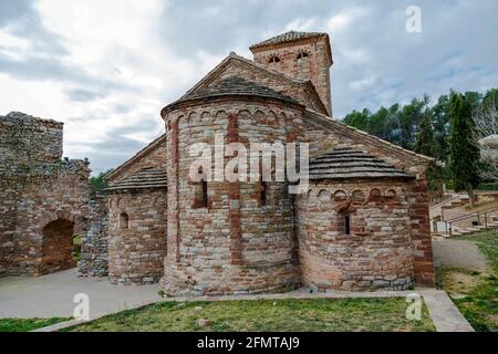 Sant Andreu de Castellnou ist eine romanische Kirche in der Gemeinde Castellnou de Bages, ist ein unvollendetes Werk das architektonische Erbe Erfinder Stockfoto