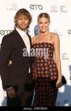 LOS ANGELES - SEP 23: Eric Christian Olsen, Sarah Wright Olsen bei den 27. Environmental Media Awards im Barker Hangaer am 23. September 2017 in Santa Monica, CA Stockfoto