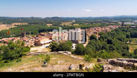 Panoramablick über Hostalric, Girona, Blick vom Schloss. Stockfoto