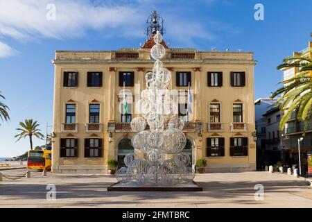 Rathaus von Lloret de Mar mit Weihnachtsbaum im Quadratisch Stockfoto