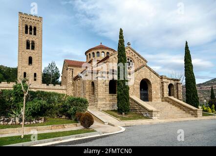 Kirche der Mare de Deu del Roser, Unserer Lieben Frau vom Rosenkranz, im Neuromanischen kulturellen Erbes und der Ort der Anbetung. Monistrol de Montserrat, Provinz von B Stockfoto