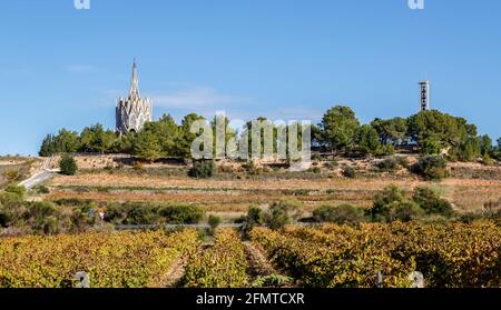 Heiligtum von Montserrat in Montferri Alt Camp, Provinz Tarragona, Katalonien, Spanien. Von der modernistischen Architekten Josep Maria Jujol Stockfoto