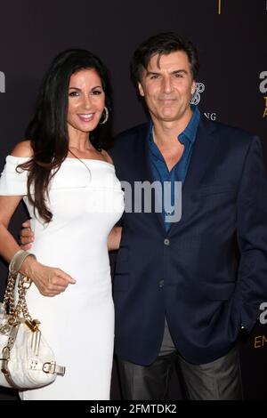 LOS ANGELES - AUG 22: Donna Petracca, Vincent Irizarry bei der Peer Group-Veranstaltung der Fernsehakademie am 22. August 2016 im Montage Hotel in Beverly Hills, CA Stockfoto