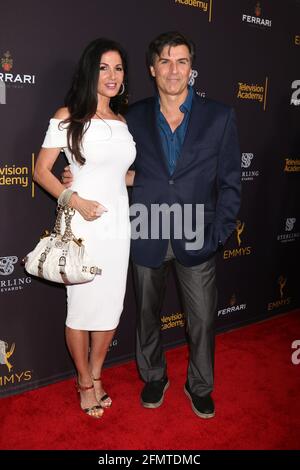 LOS ANGELES - AUG 22: Donna Petracca, Vincent Irizarry bei der Peer Group-Veranstaltung der Fernsehakademie am 22. August 2016 im Montage Hotel in Beverly Hills, CA Stockfoto