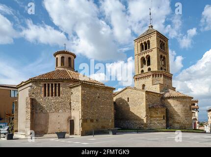 Romanische Kirche Santa Eugenia de Berga, Katalonien, Spanien. Erbaut im elften Jahrhundert Stockfoto