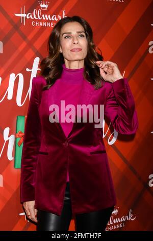 LOS ANGELES - DEZ 4: Kristian Alfonso beim Christmas at Holly Lodge Screening auf 189 The Grove Drive am 4. Dezember 2017 in Los Angeles, CA Stockfoto