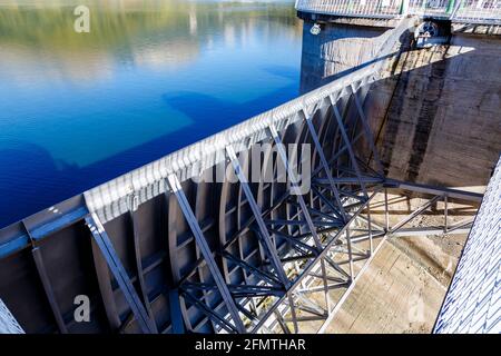 Stausee Sau Detail in Barcelona Spanien. Detail der Tür system Stockfoto