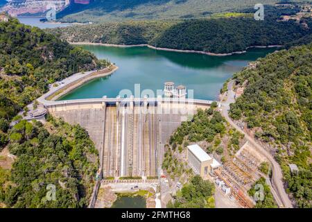 Der Blick auf den Damm des Sau Reservoir, im Ter Fluss, in der Provinz Girona, Katalonien, Spanien Stockfoto