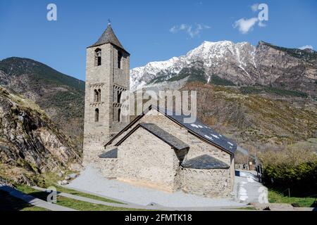 Römische Kirche von Sant Joan de Boi, im Boi-Tal, (Katalonien - Spanien). Dies ist eine der neun Kirchen, die zum UNESCO-Weltkulturerbe gehört Stockfoto