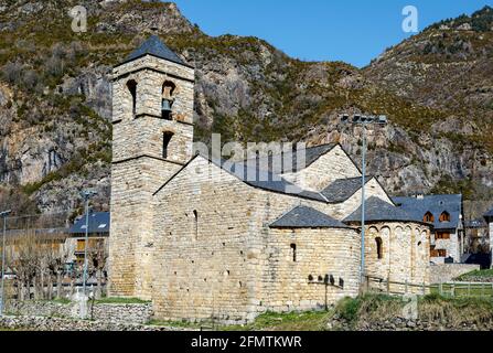 Römische Kirche von Sant Feliu in Barruera, (Katalonien - Spanien). Dies ist eine der neun Kirchen, die zum UNESCO-Weltkulturerbe gehört. Stockfoto