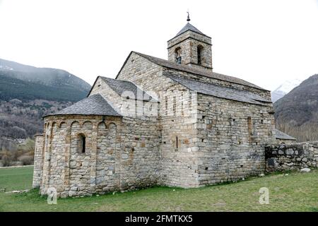 Römische Kirche von Sant Feliu in Barruera, (Katalonien - Spanien). Dies ist eine der neun Kirchen, die zum UNESCO-Weltkulturerbe gehört. Stockfoto