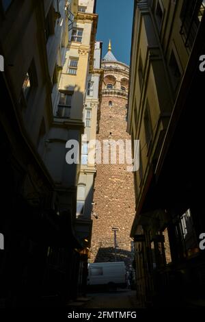 Galata Turm istanbul von genuesischen Matrosen für die Beobachtung von bosporus von konstantinopel gegründet. Foto, das am frühen Morgen aufgenommen wurde. Stockfoto