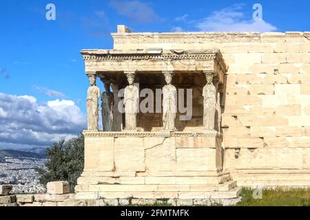 Die berühmte Veranda der Karyatiden oder der Jungfrauen Die Südseite des Erechtheion oder Erechteum ist eine antike Griechischer Tempel auf der Nordseite des Stockfoto