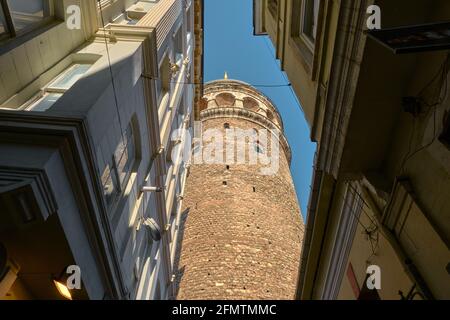 Galata Turm istanbul von genuesischen Matrosen für die Beobachtung von bosporus von konstantinopel gegründet. Foto, das am frühen Morgen aufgenommen wurde. Stockfoto