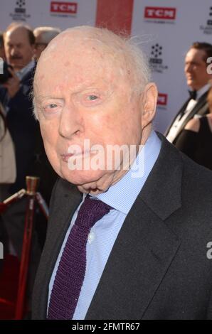 **DATEI FOTO** Norman Lloyd war verstorben. LOS ANGELES, CA - 28. APRIL: Norman Lloyd bei der Vorführung von „All the President's Men“ während der Eröffnungsnacht des TCM Classic Film Festival 2016 am 28. April 2016 in Los Angeles, Kalifornien. Quelle: David Edwards/MediaPunch Stockfoto