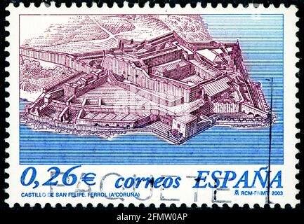 SPANIEN - UM 2003: Eine in Spanien gedruckte Marke zeigt die Burg San Felipe in der Küstenstadt Ferrol in der Provinz A Coruna, um 2003 Stockfoto