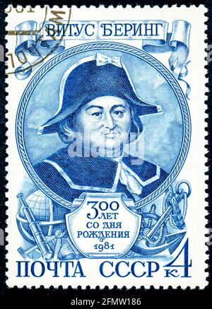 MOSKAU RUSSLAND - CA. APRIL 2016: Eine in der UdSSR gedruckte Briefmarke, die dem 300. Geburtstag von V.I. Bering um 1981 Stockfoto