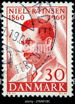 Dänemark - um 1960: Stempel gedruckt von Dänemark, zeigt Niels Ryberg Finsen Dänischer Arzt, bekannt dafür, die keimtötende Wirkung von Ultra entdeckt zu haben Stockfoto