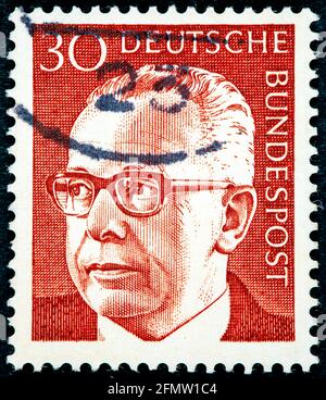Deutschland - ca. 1971 A Briefmarke gedruckt in Deutschland zeigt ein Porträt des Bundespräsidenten Gustav Walter Heinemann, ca. 1971 Stockfoto