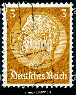 DEUTSCHLAND - UM 1933: Eine in Deutschland gedruckte Briefmarke zeigt das Porträt von Paul von Hindenburg (2. Reichspräsident), ohne Inschrift, aus seri Stockfoto